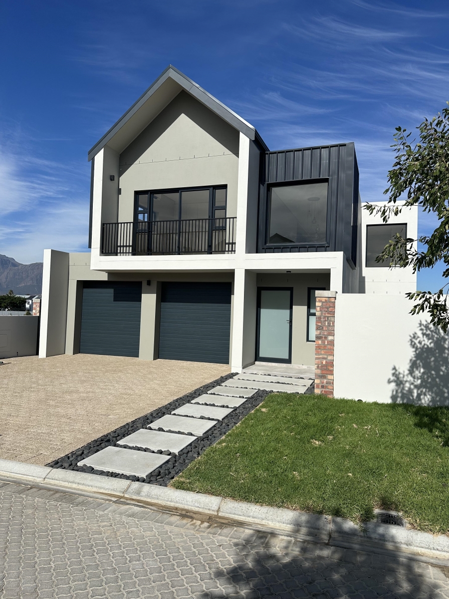 3 Bedroom Property for Sale in Lemoenkloof Western Cape